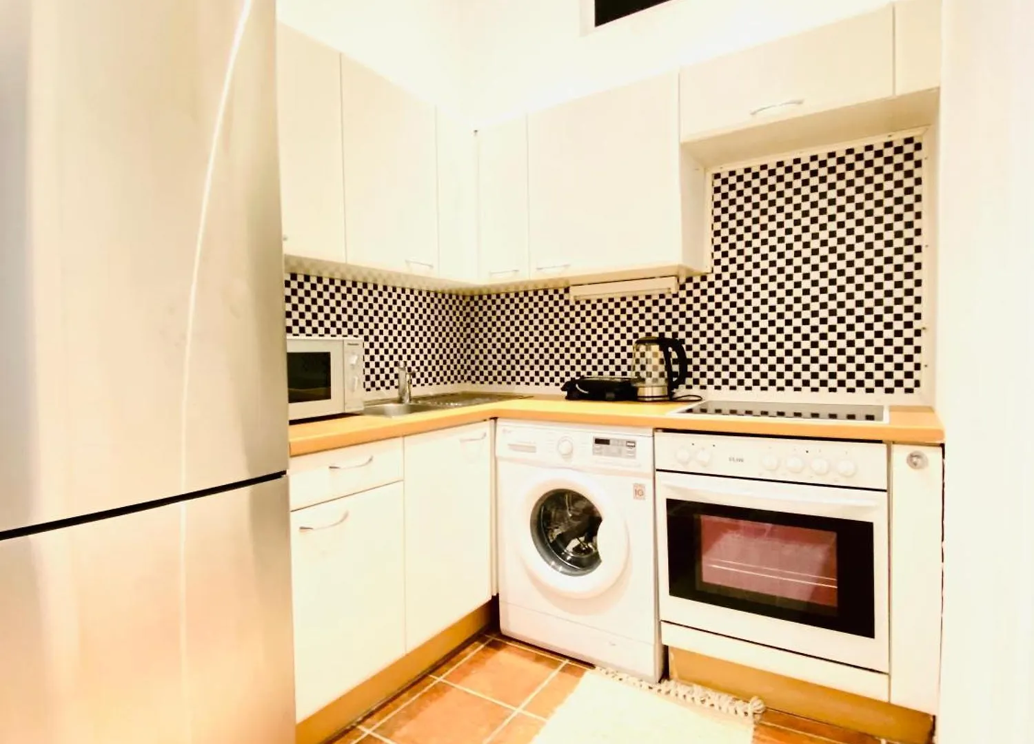 Apartman Stylish 2Br Apt Prime Location By Westbahnhof Bécs