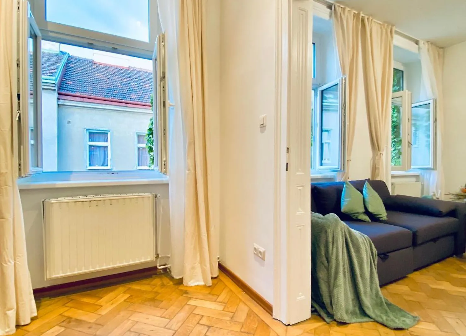 Stylish 2Br Apt Prime Location By Westbahnhof Viyana Daire